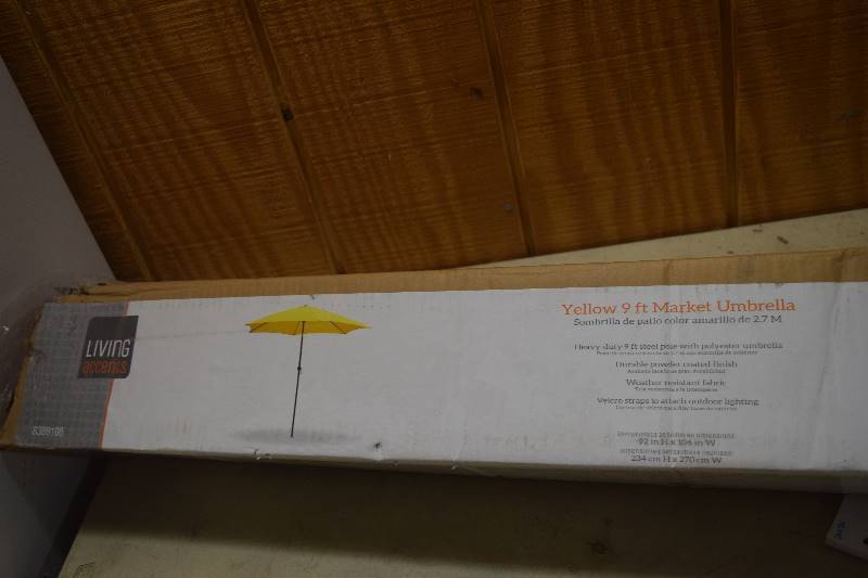 lot 14 image: Living Accents 9 Market Umbrella