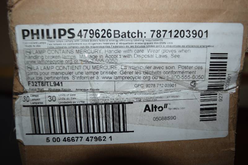 lot 39 image: Box of 30 Philips Alto II Fluorescent Lamps