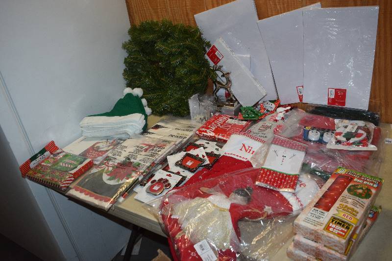 lot 81 image: Christmas Items