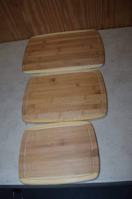 lot 86 image: 3 Bamboo Cutting Boards