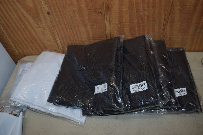 lot 127 image: 8 Chair Covers