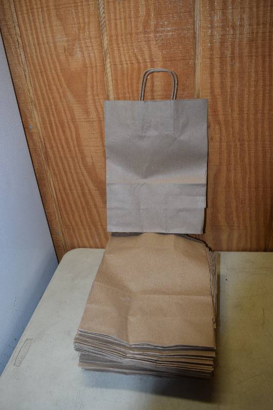 lot 129 image: 25 Kraft Paper Shopping Bags