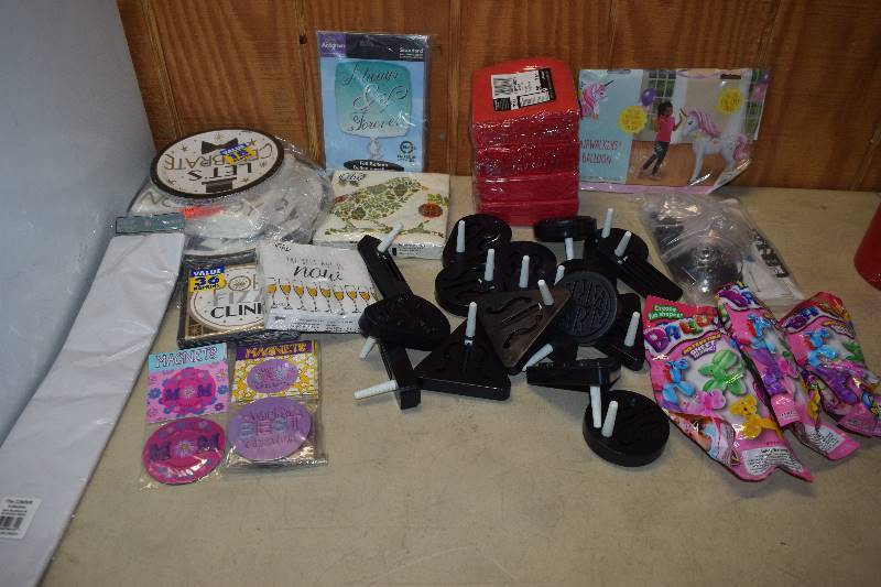 lot 133 image: Party Supplies