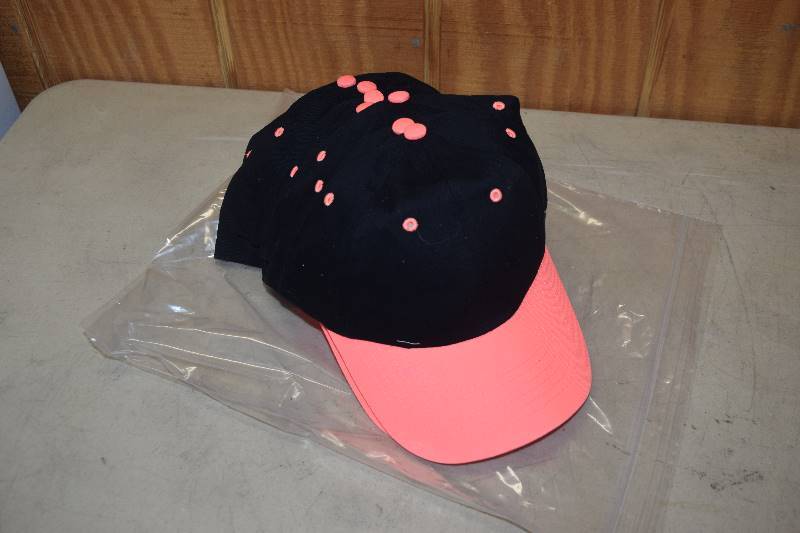 lot 151 image: 9 Ballcaps