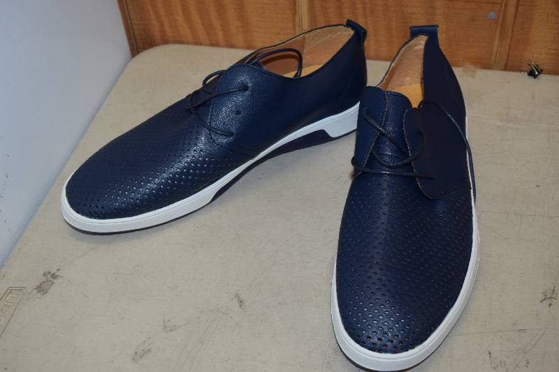 lot 194 image: Mens Shoes