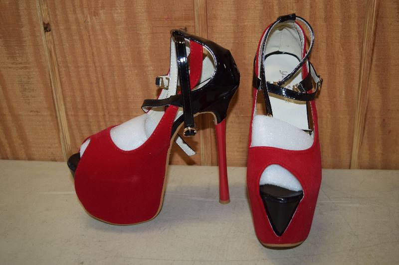 lot 179 image: Yuanmiefui Stilletto Heels