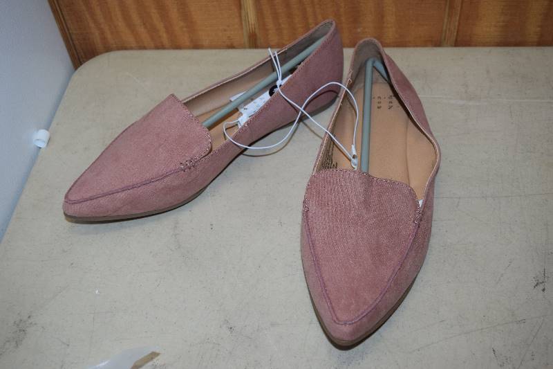 lot 199 image: A New Day Flats