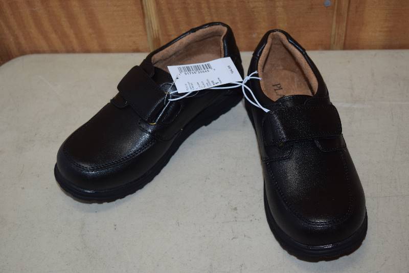 lot 200 image: Childrens Place Shoes