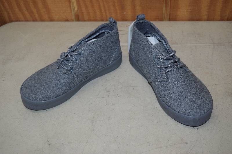 lot 202 image: Gap Shoes