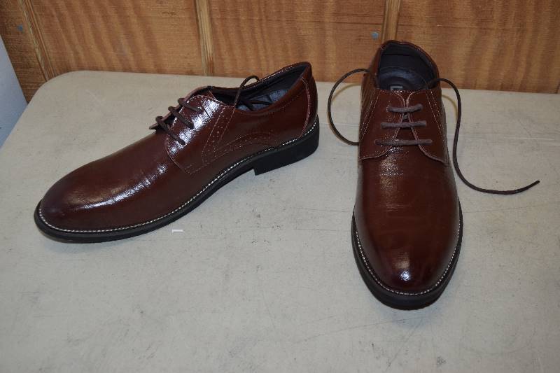 lot 205 image: Liyzu Mens Dress Shoes