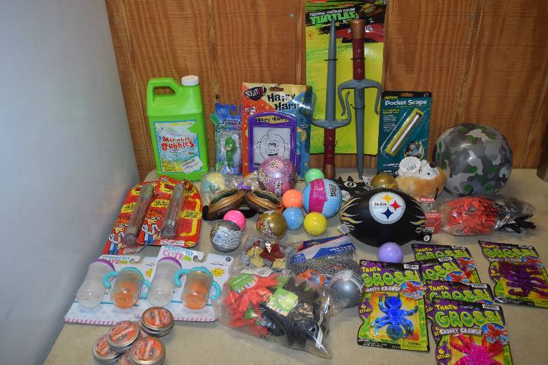 lot 219 image: Toys