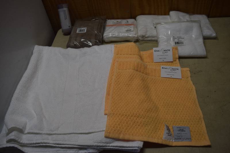 lot 248 image: Towels and Wash Cloths