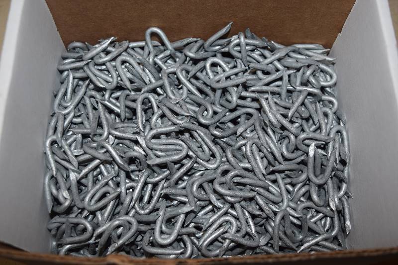 lot 263 image: 10 Pounds Hillman Fencing Staples