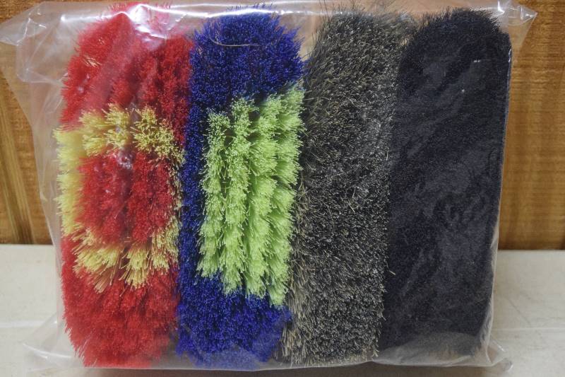 lot 323 image: 4 Pony Express Brushes