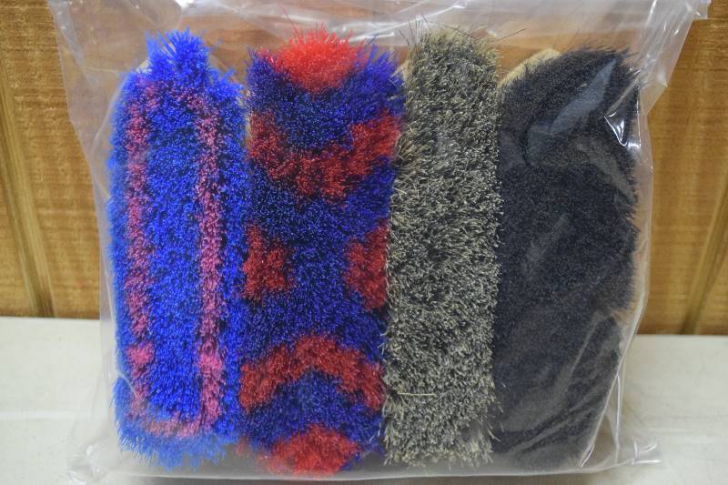 lot 326 image: 4 Pony Express Brushes