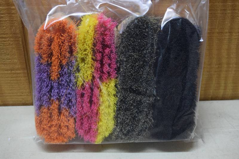 lot 330 image: 4 Pony Express Brushes