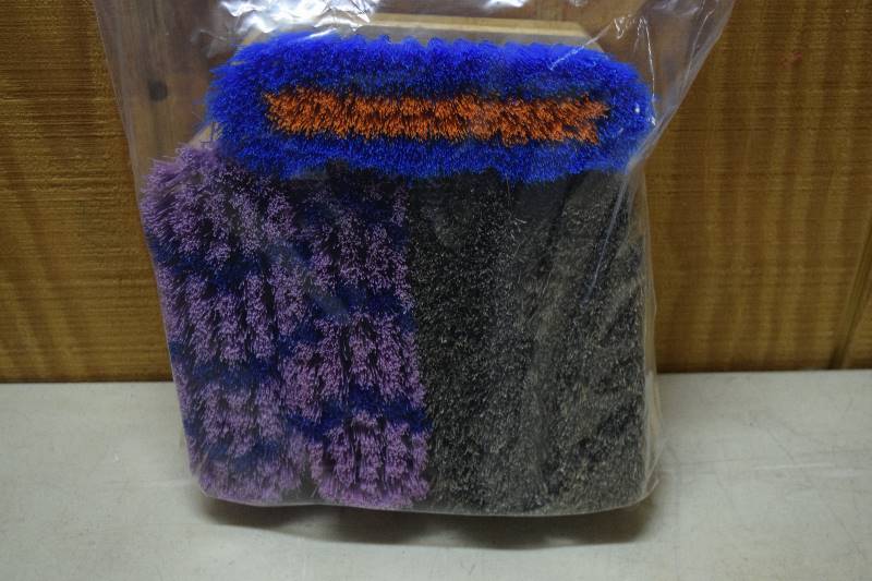 lot 331 image: 5 Pony Express Brushes