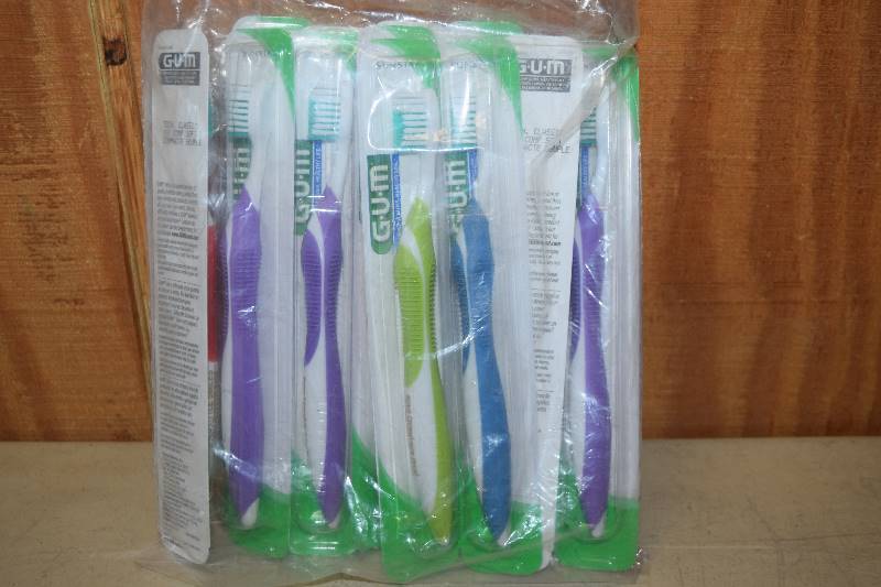 lot 362 image: 12 Gum Soft Toothbrushes