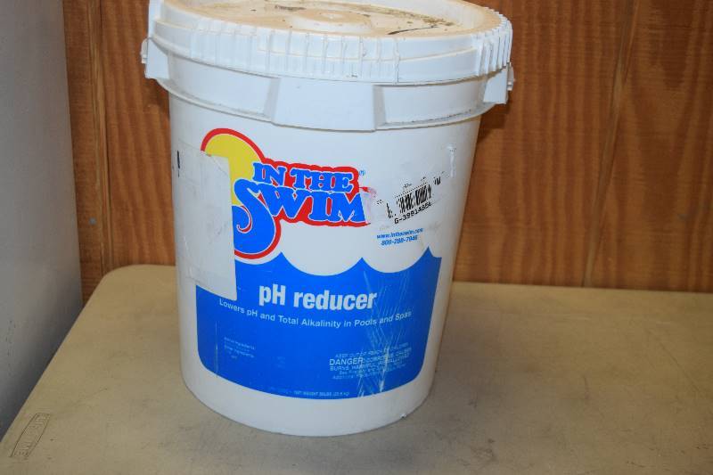 lot 486 image: 50 Pound Bucket In the Swim pH Reducer