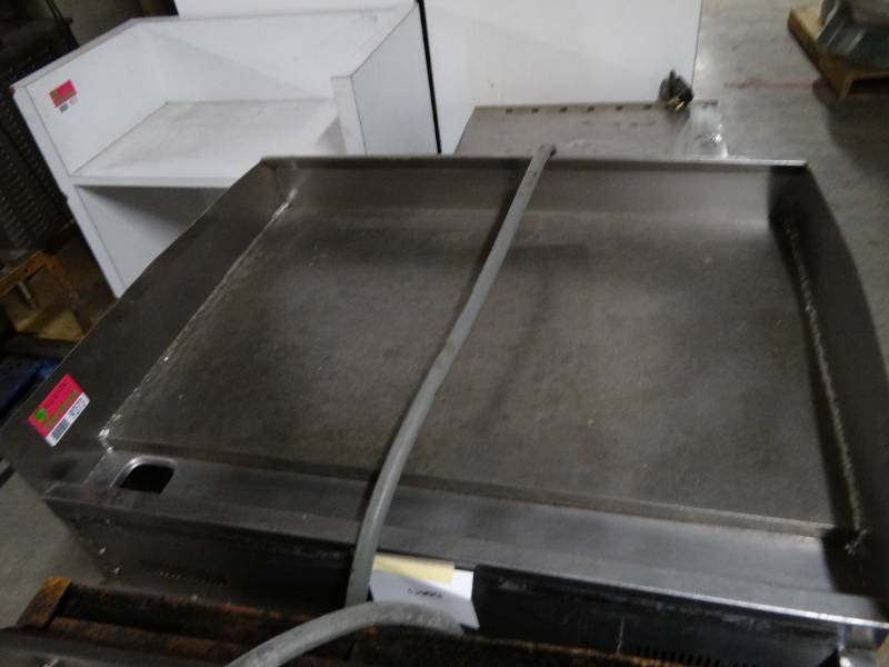 lot 9273 image: Wolf Flat Top Grill