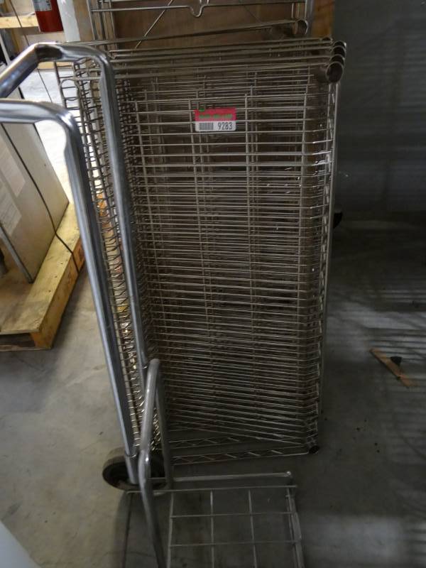 lot 9283 image: Metro Shelves and Rolling cart