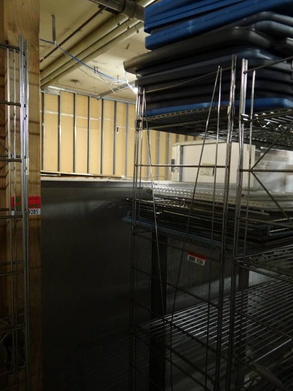 lot 9286 image: Wire Shelf, Plastic Lids, Miscellaneous Display Shelves