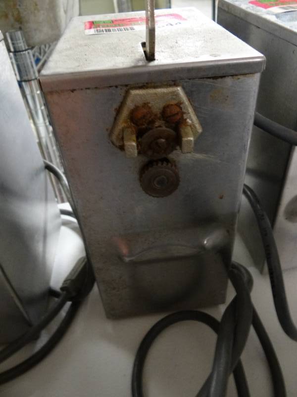 lot 9344 image: Electric Can Opener Model # 203