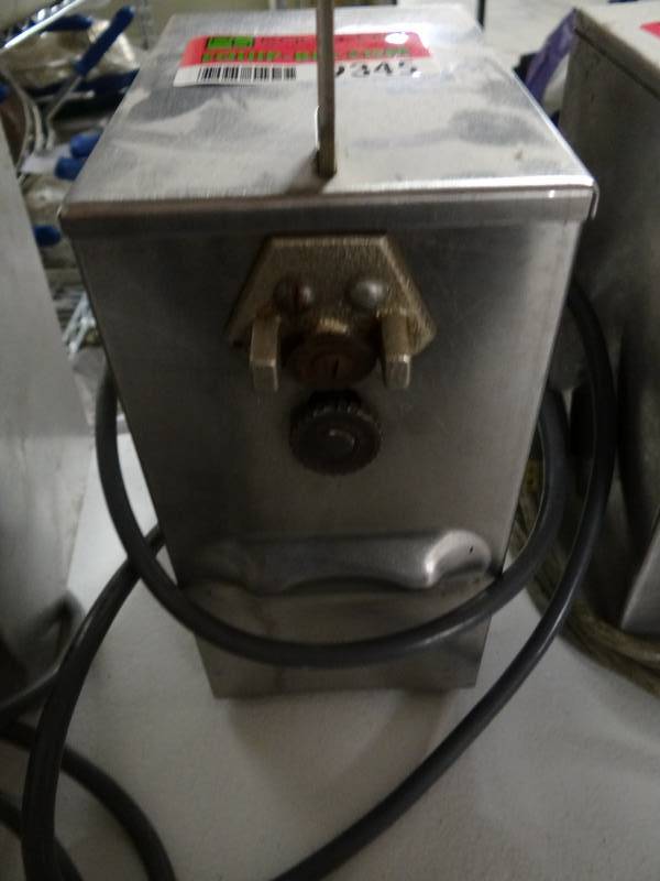 lot 9345 image: Electric Can Opener Model # 266