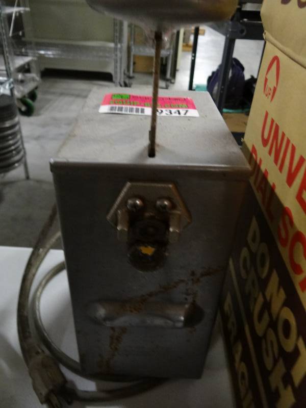 lot 9347 image: Electric Can Opener Model # 266