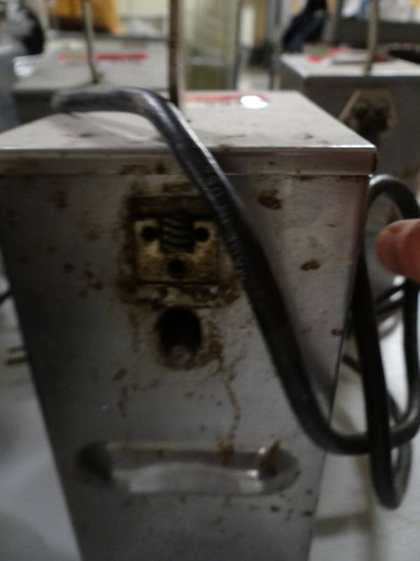 lot 9348 image: Electric Can Opener Model # 203