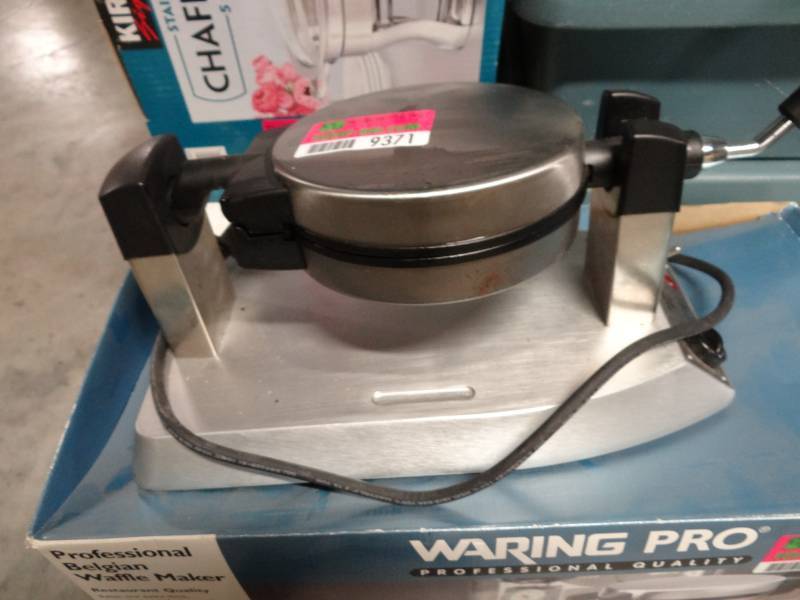 lot 9371 image: Waring Pro Waffle Maker Model # WMK800 120V