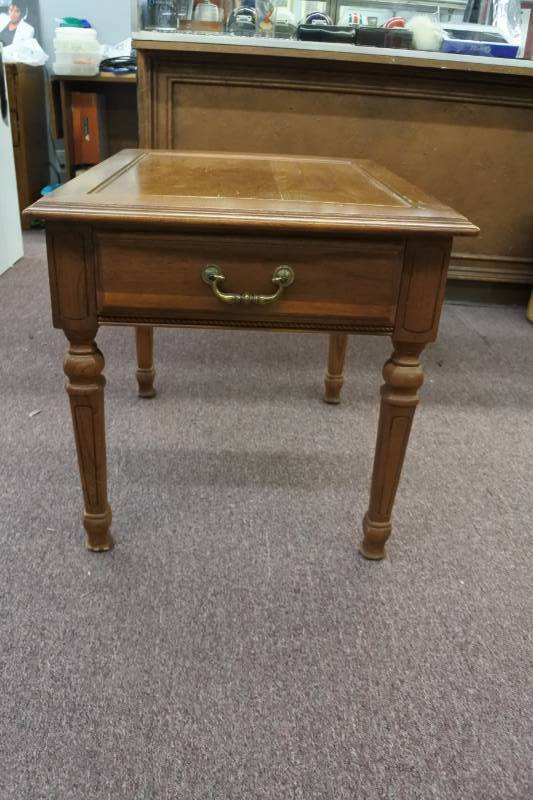 lot 3008 image: Broyhill End Table