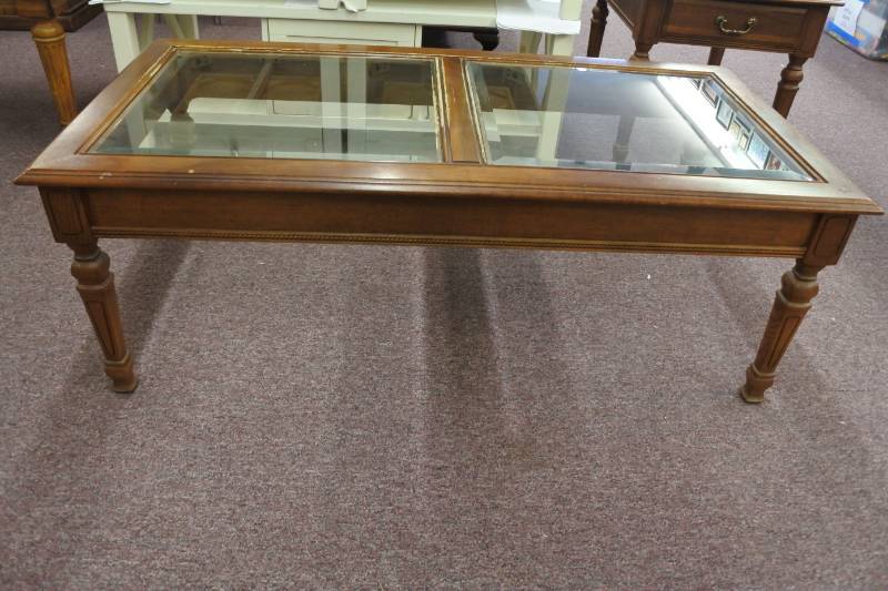lot 3010 image: Broyhill Coffee Table