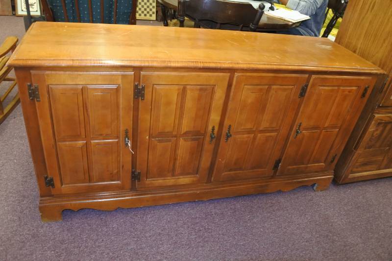 lot 3015 image: Vintage Liquor Cabinet