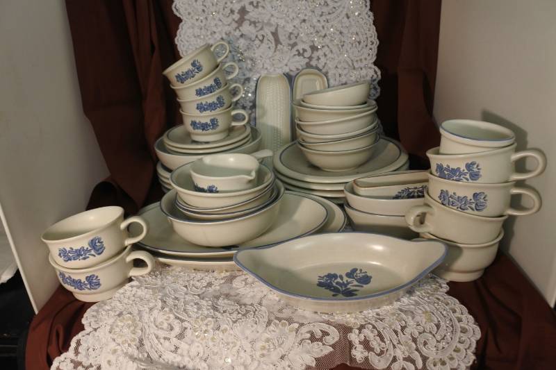 lot 3018 image: Pfaltzgraff Dishware