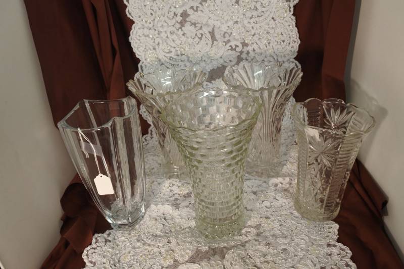 lot 3020 image: Lot of 5 Uniquely Cut Glass Vases