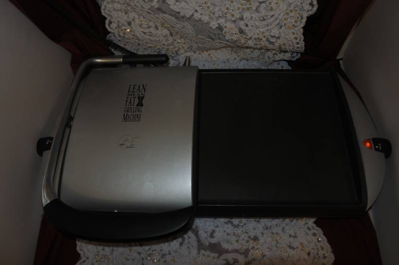 lot 3028 image: George Foreman Lean Mean Grilling Machine - Tested and Works