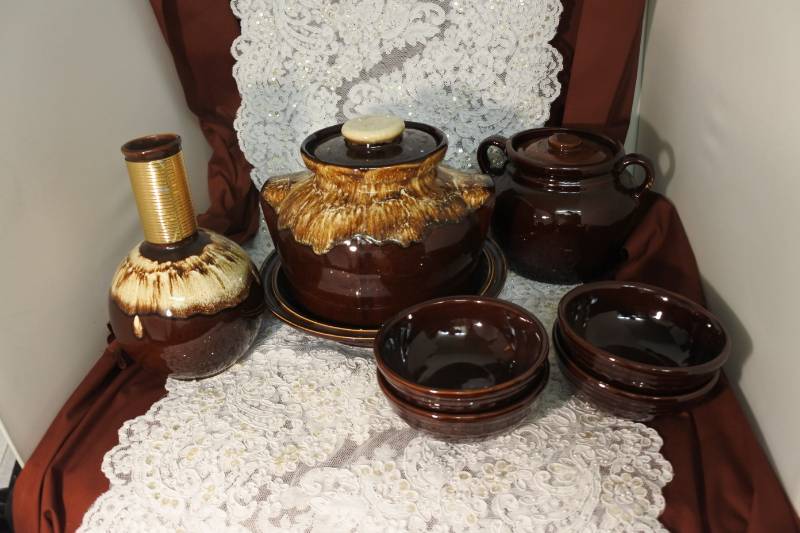 lot 3030 image: Set of Redwing Glazed Stoneware