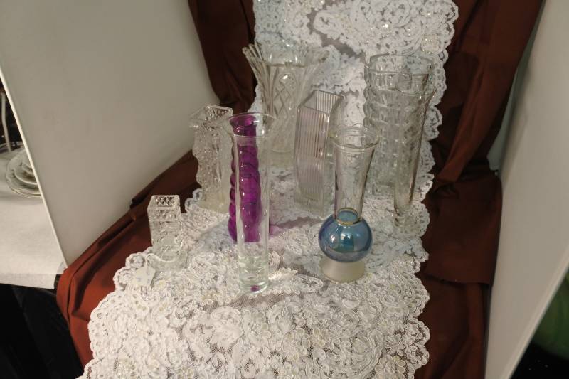 lot 3039 image: Assortment of Colorful and Clear Glass Vases