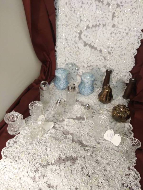 lot 3047 image: Toothpick Holders and SaltPepper Shakers