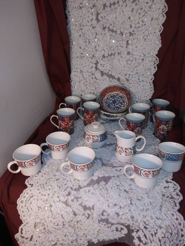 lot 3048 image: Lot of Gorgeous china CupsBowls