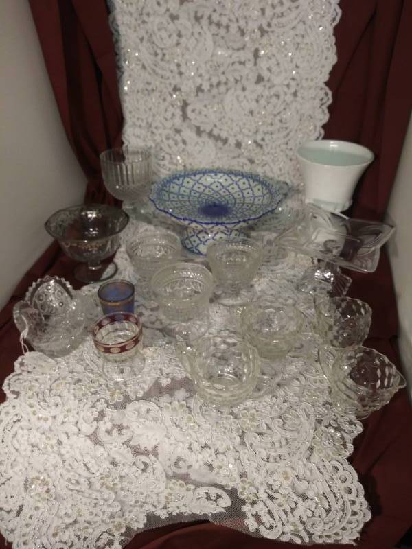 lot 3051 image: Lot of Assorted Glass