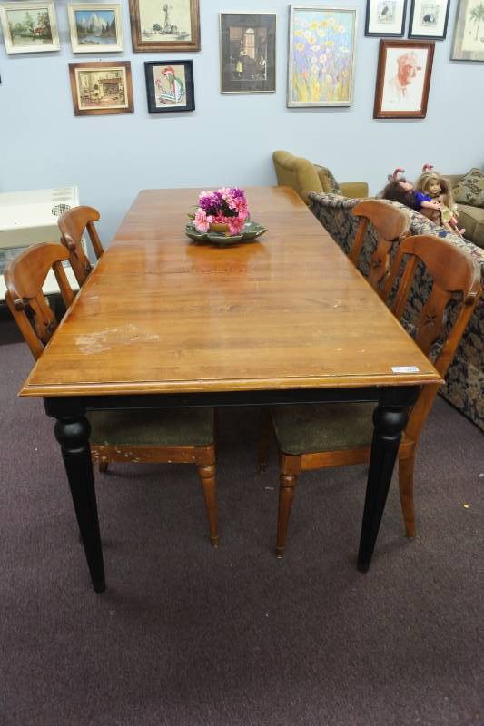 lot 1039 image: Ethan Allen Kings Table with 2 Leaves 4 Chairs