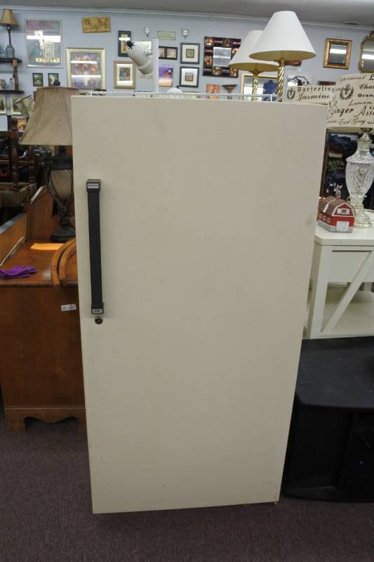lot 3068 image: Sears Kenmore 8 oz. Cold Point Freezer (working condition)