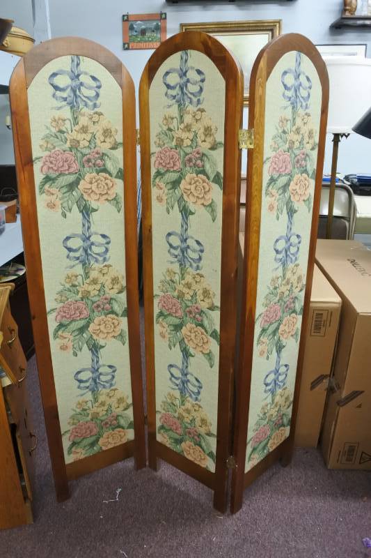lot 3074 image: 3 Panel Cross-Stitch Room Divider