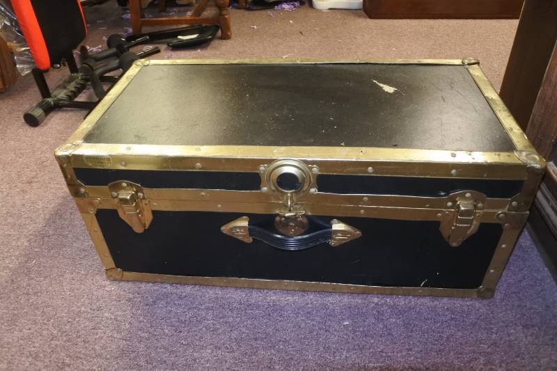 lot 3075 image: Everlite Union Trunk