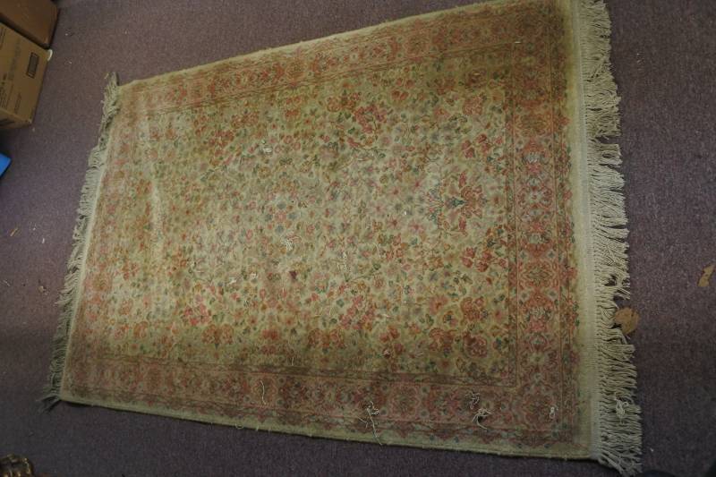 lot 3077 image: Karastan Ivory Kirman Rug