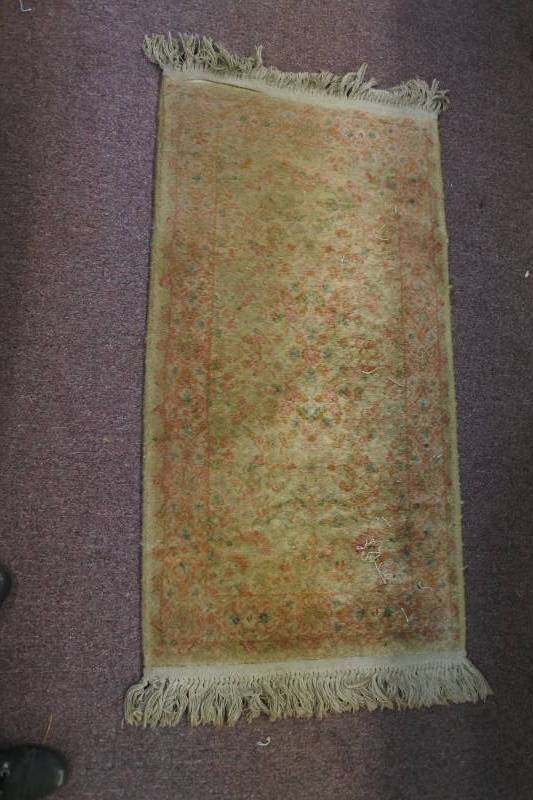 lot 3078 image: Karastan Ivory Kirman Rug