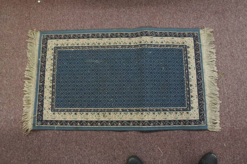 lot 3079 image: Decorative Blue Rug