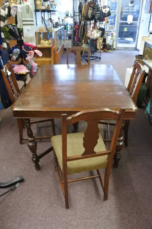 lot 3088 image: Abernathy Furniture Double Leaf Dining Table